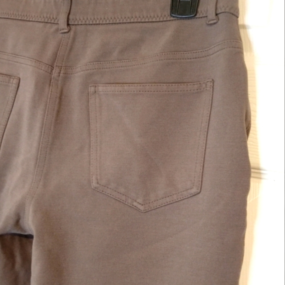 CHICO'S So Slimming® Hidden Tummy Pants in Tan Sz M - Picture 4 of 6